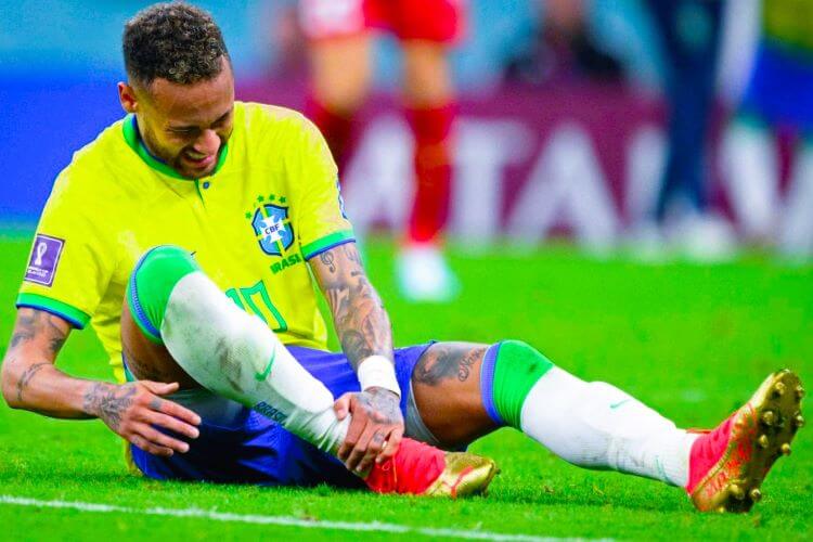 เนย์มาร์พลาดเกมฟุตบอลโลกรอบแบ่งกลุ่มที่เหลือของบราซิลด้วยอาการบาดเจ็บ